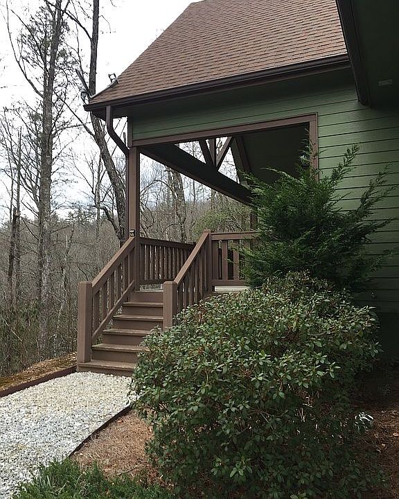 2nd image of 104 Whisper Winds Ct