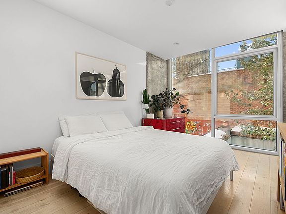 4th image of 115 Norfolk St APT 202