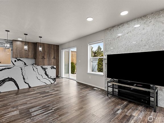 5th image of 8906 191st Street E