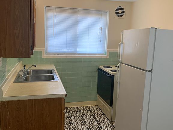 3rd image of 8313 Burns Ave #1