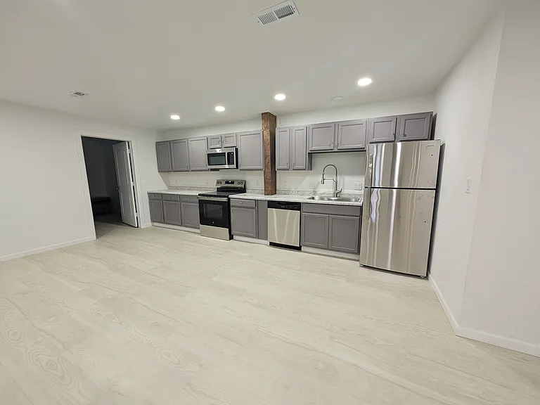 404 State St #E — Photo 1
