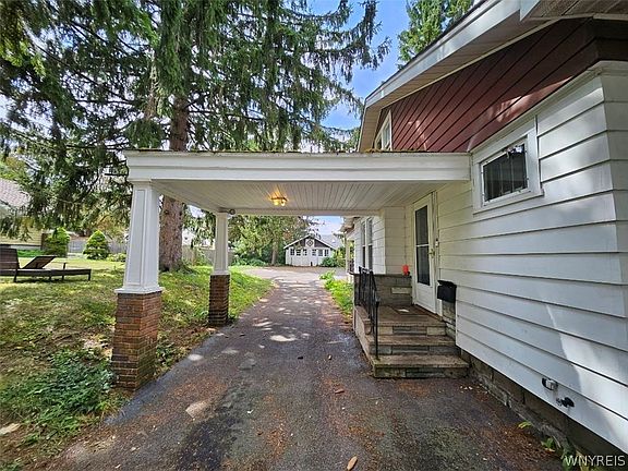 3rd image of 112 Upland Rd