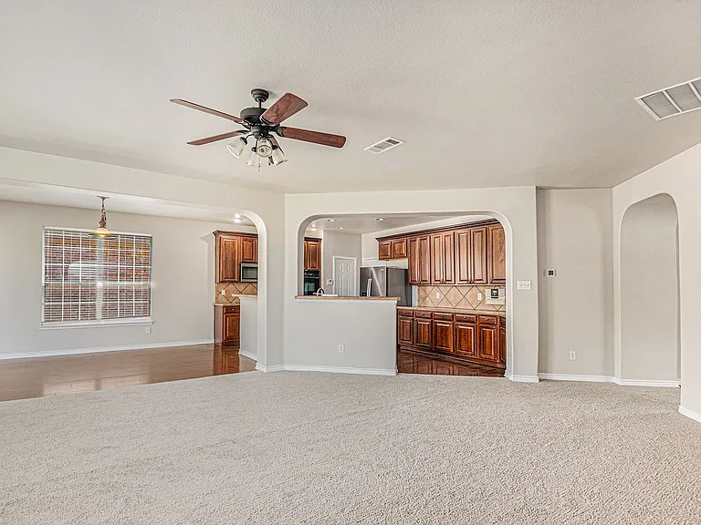 605 Port Royale Way — Photo 8