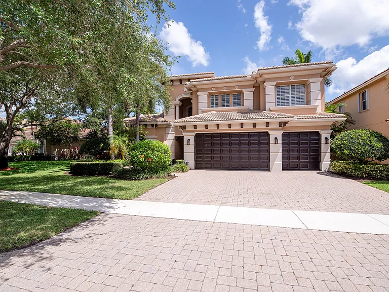 8801 Wellington View Dr — Photo 46