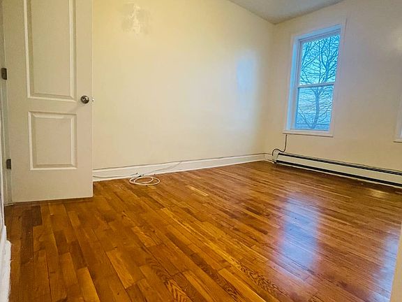 3rd image of 215-54 Jamaica Ave Floor 2-2R