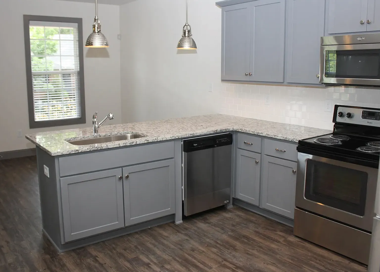 4 bed, 4.5 bath, 1824 sqft, $3,966 — Photo 2