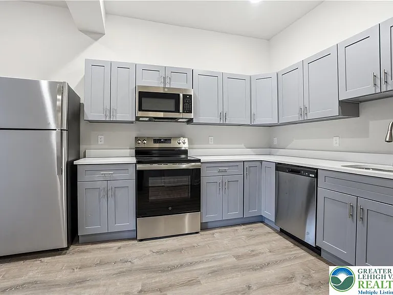 109 S Centre St #3 — Photo 3
