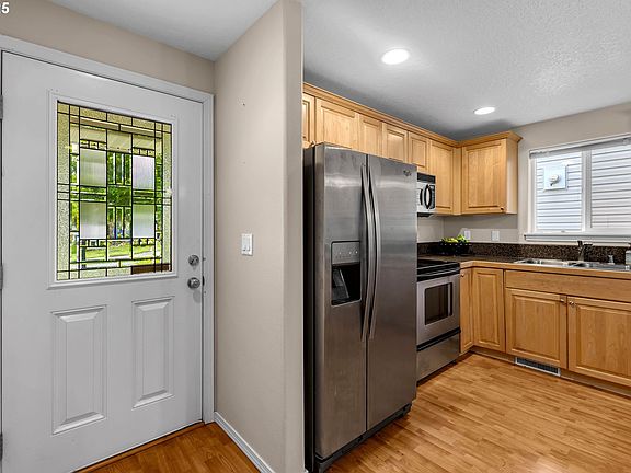 5th image of 8016 NE 37th Ave