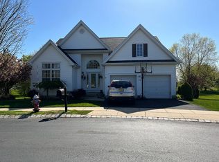 11 Spy Glass Ct, Monroe Township, NJ 08831