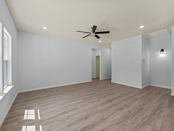 3rd image of 211 Lopez St
