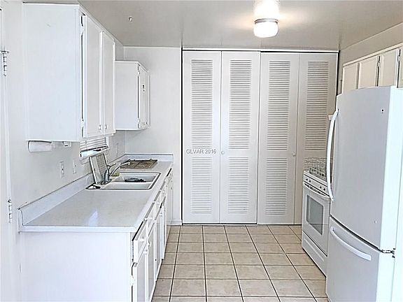 5th image of 3481 Myrtle Ave #0