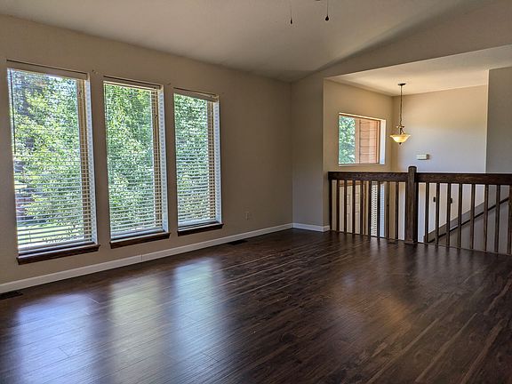 4th image of 108 Foster Ave