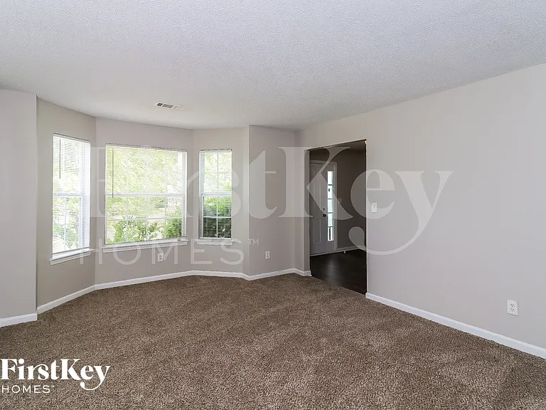 3626 Lower Creek Dr — Photo 2