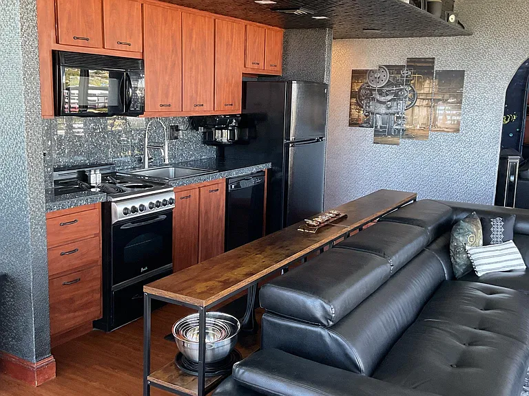 FULLY FURNISHED KITCHEN