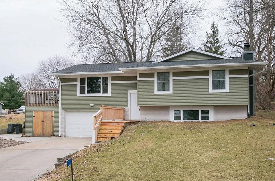 1st image of 126 Oreole Dr NE