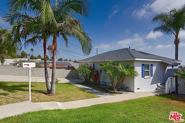 Welcome home! Quiet street, central to everything!