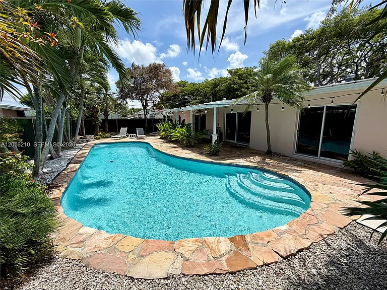 9340 Jamaica Dr — Photo 17