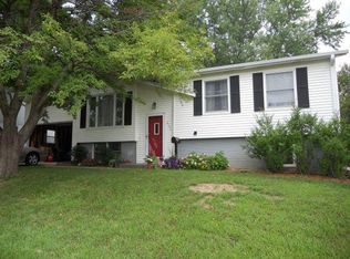 2044 Grant St, Dubuque, IA 52002