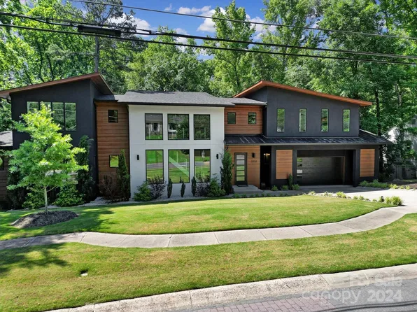 2732 Huntingtowne Farms Ln, Charlotte, NC 28210