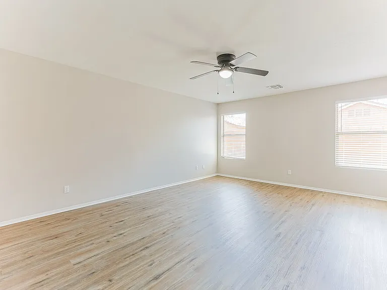 2281 E Peach Tree Dr — Photo 8