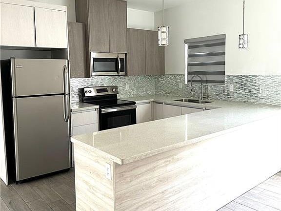 3rd image of 903 W Carmel Ave APT 2