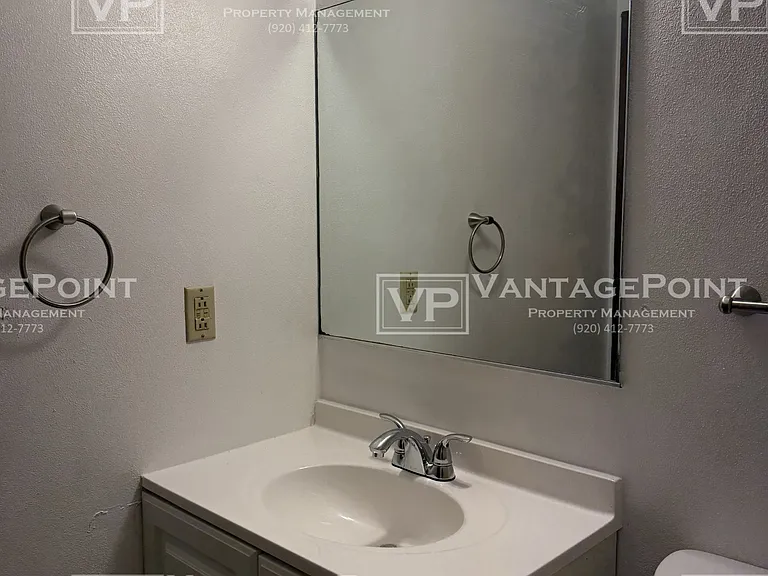 1914 Division St #13 — Photo 9