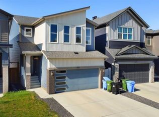 672 S Walgrove Blvd SE, Calgary, AB T2X 4T1