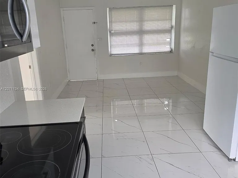 375 E 4th Ave #4 — Photo 3