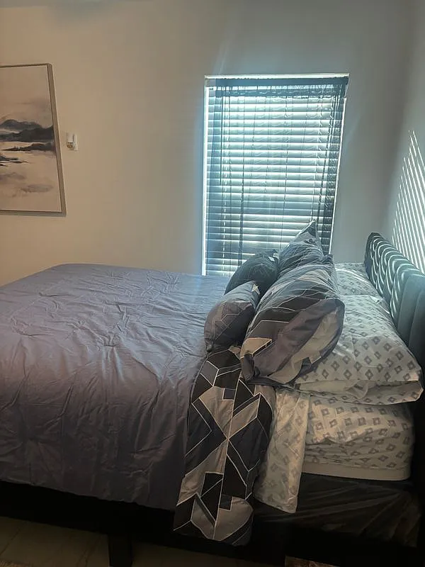 1 bed, 1.0 bath, 200 sqft, $950 — Photo 2