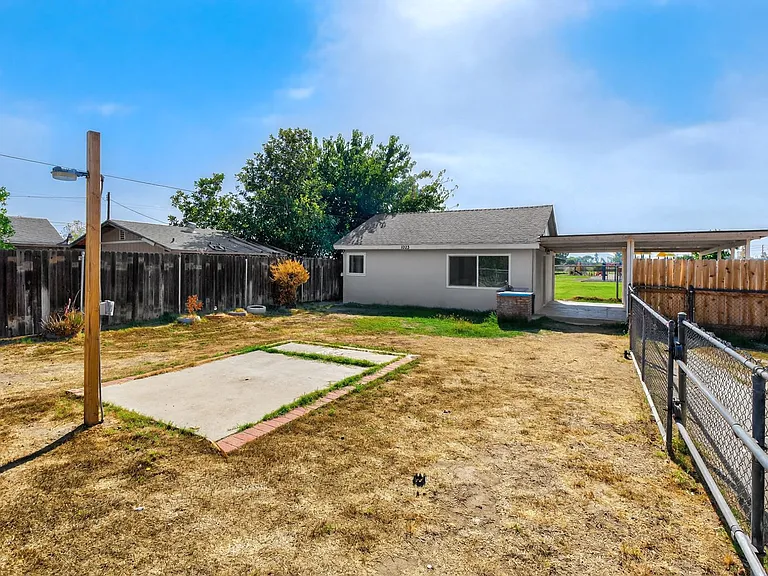 1023 W Congress St — Photo 22