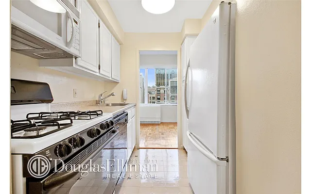 Rented by Douglas Elliman | media 24