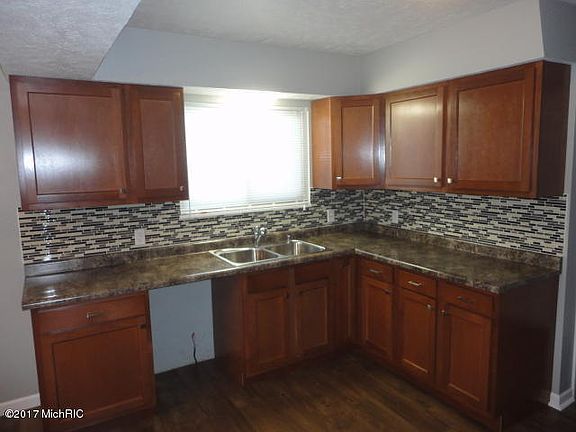 4th image of 1303 Francis Ave
