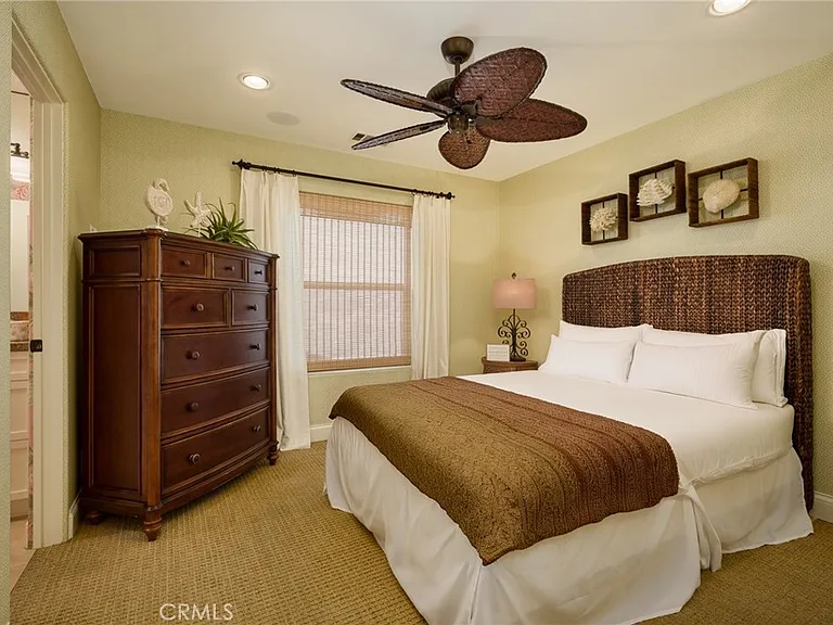 208 E Balboa Blvd — Photo 19