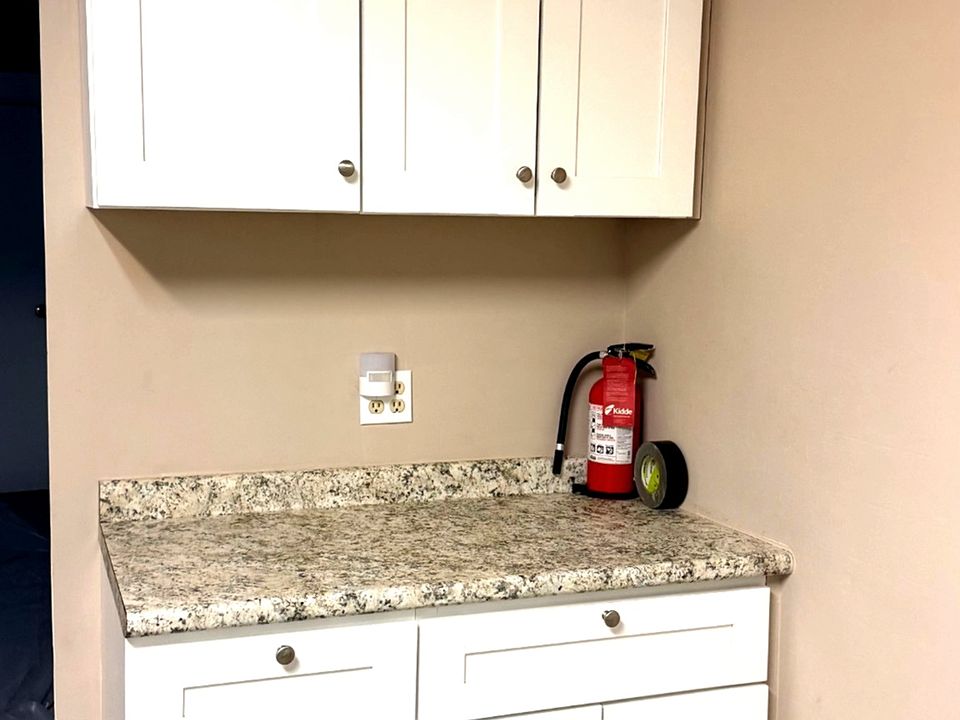 1st image of 21 Bloomfield Ave APT 3R