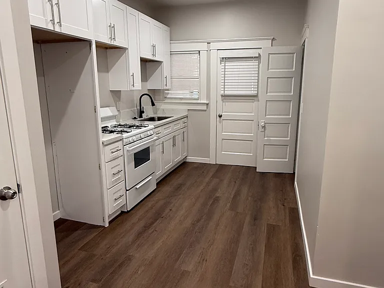161 E Pearl St #161 — Photo 4