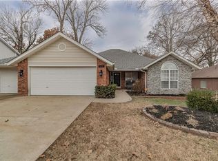 4830 W Dover St, Fayetteville, AR 72704