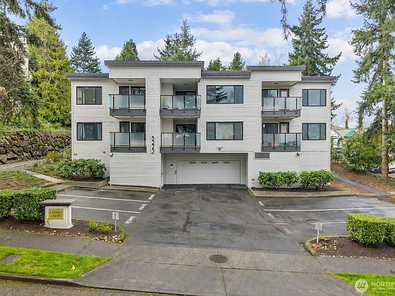 5th image of 5225 50th Avenue NE #206