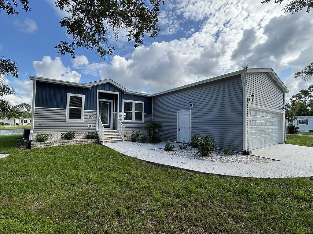 3 bed, 2.0 bath, 1441 sqft, $1,799 — Photo 2