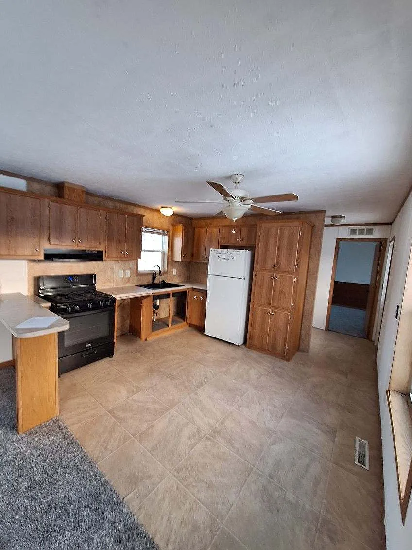 3 bed, 952 sqft, $900 — Photo 3