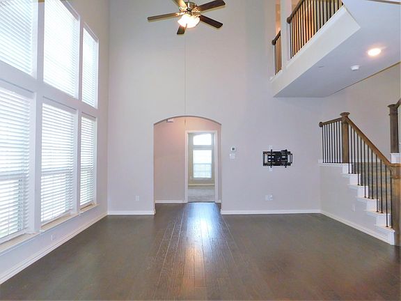 3rd image of 1560 Joy Dr