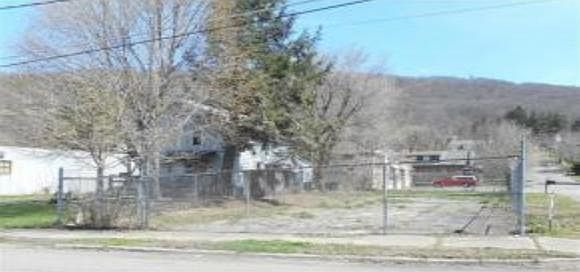 2nd image of 178 Moeller St