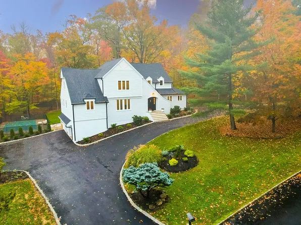 120 Hill Hollow Rd, Watchung, NJ 07069