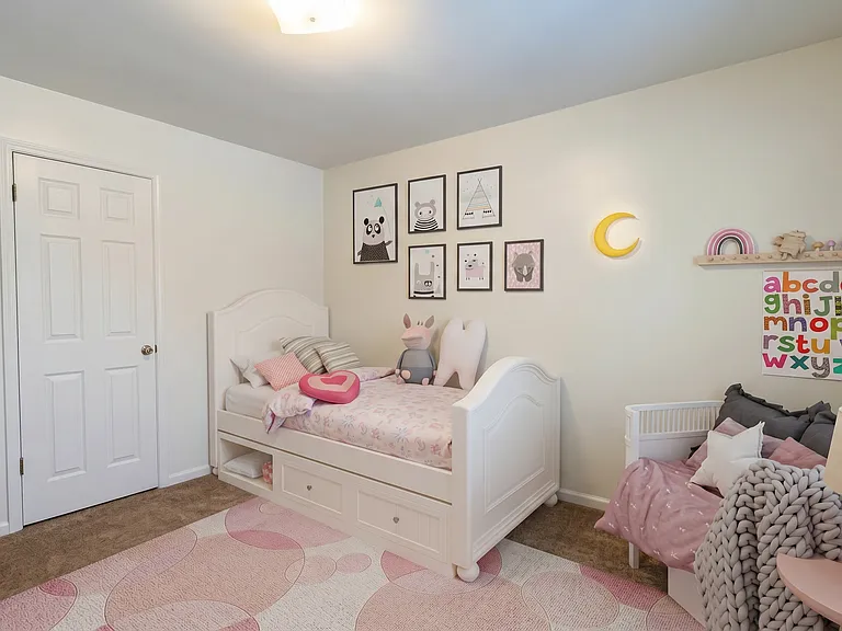 Country Club Apartments — Photo 20