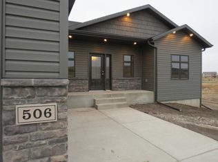 506 Cobblestone Loop, Mandan, ND 58554