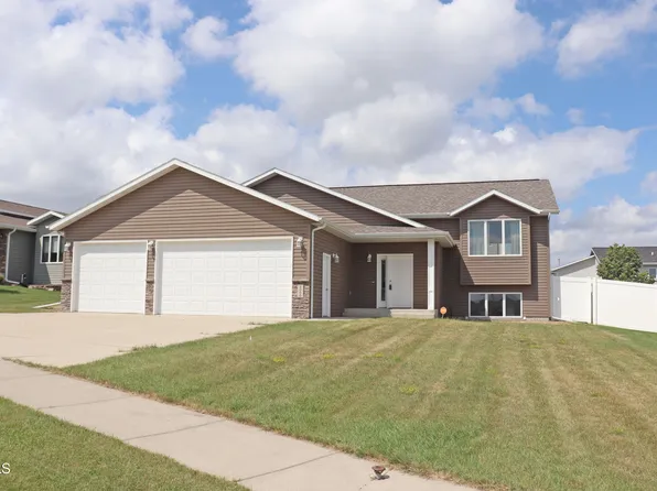 5000 Weyburn Dr, Bismarck, ND 58503