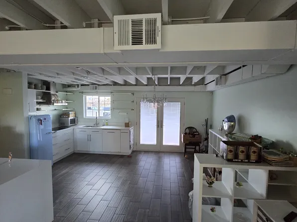 1078 Tam O Shanter, Las Vegas, NV 89109