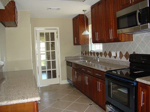 4th image of 14000 Kingswood Dr