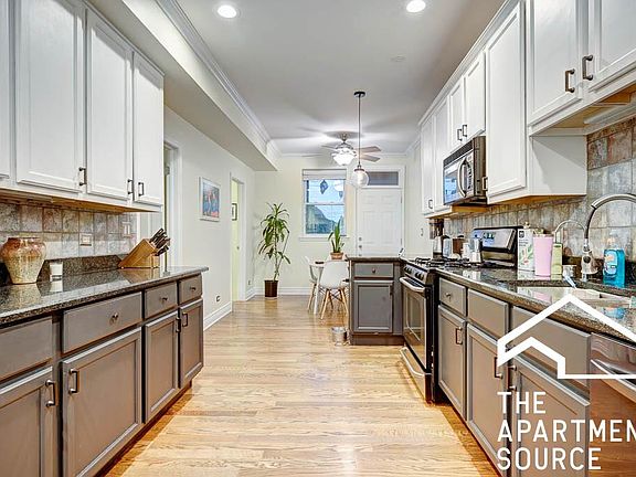 4th image of 2539 N Hamlin Ave #2