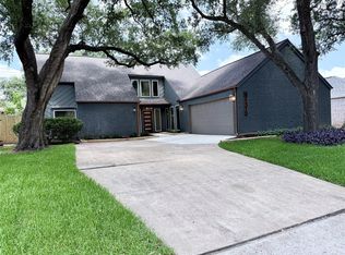 1315 Warwickshire Dr, Houston, TX 77077