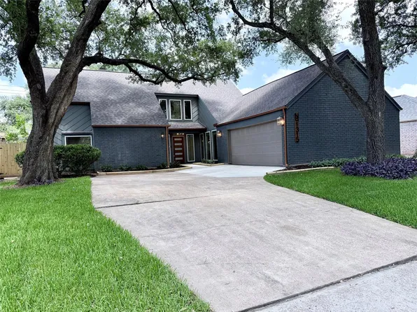 1315 Warwickshire Dr, Houston, TX 77077
